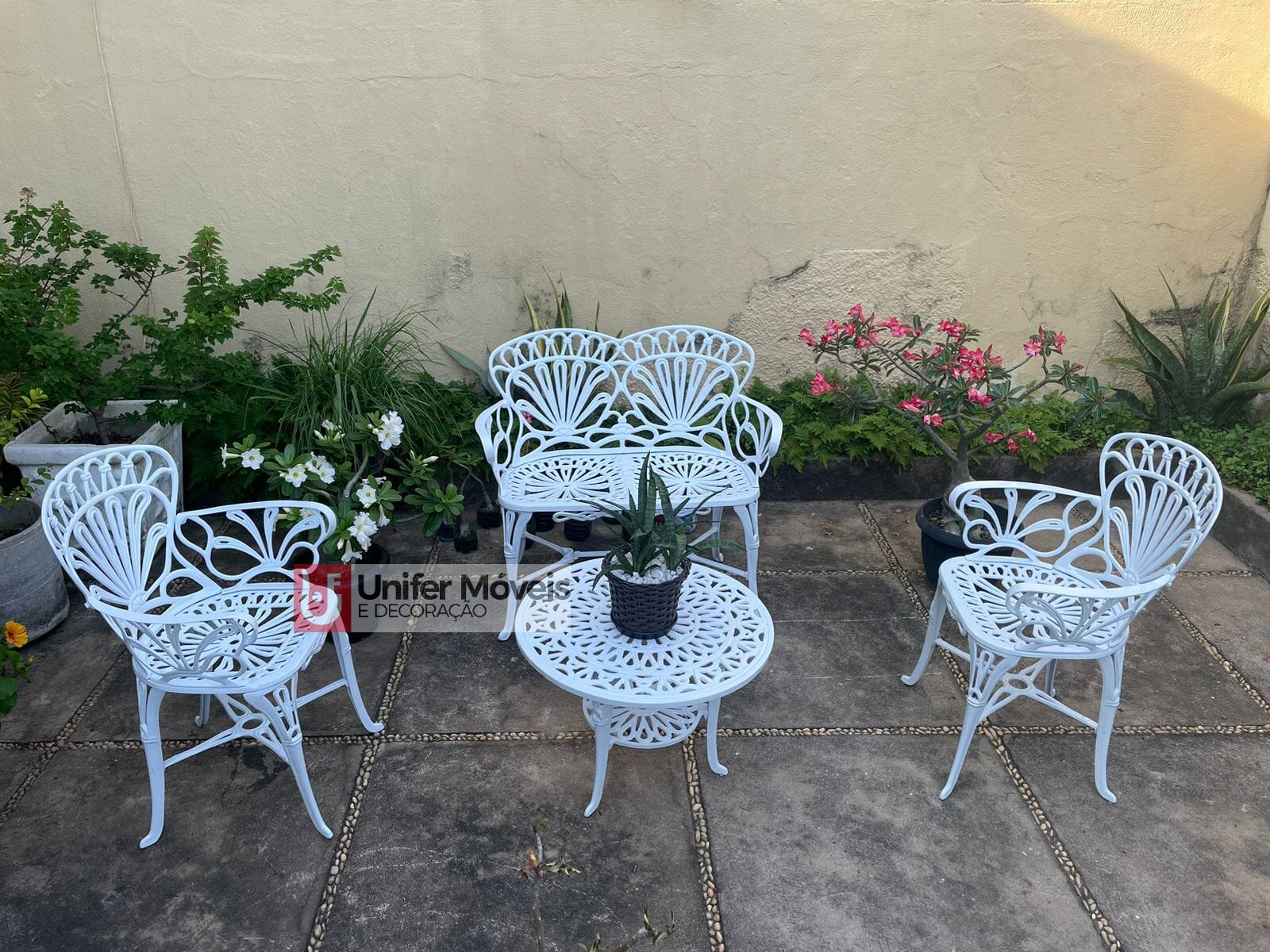 Conjunto Primavera com Namoradeira e Mesa Baixa