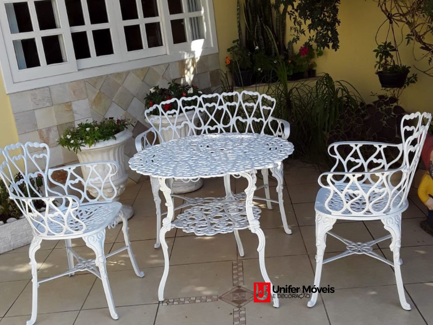 Conjunto Viena com Namoradeira e Mesa Alta