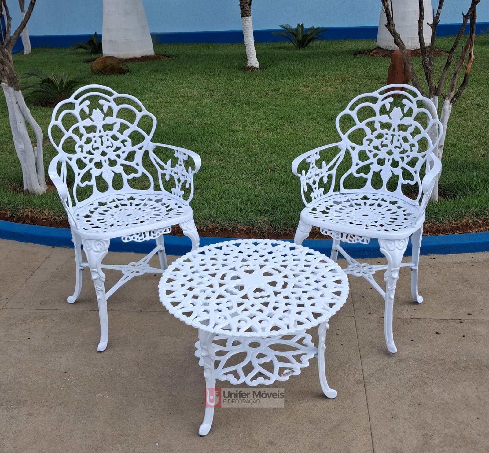 Conjunto Jardim com 2 Poltronas e Mesa Baixa