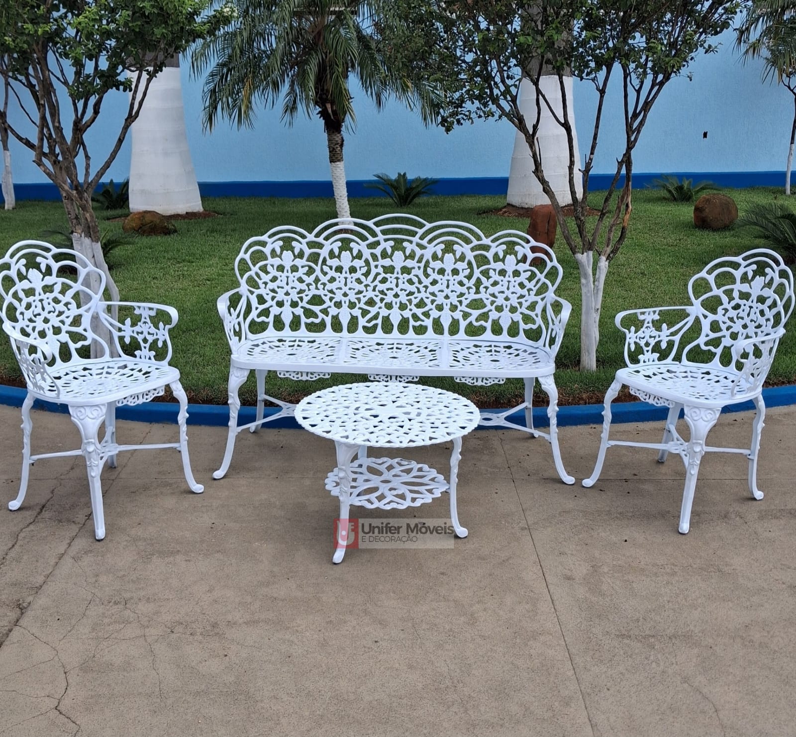 Conjunto Jardim com Banco de 3 Lugares, 2 Poltronas e Mesa Baixa